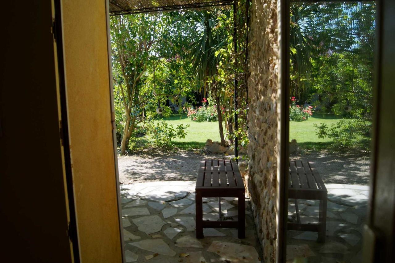 Mas Du Clos De L'Escarrat Jonquieres  Exterior photo